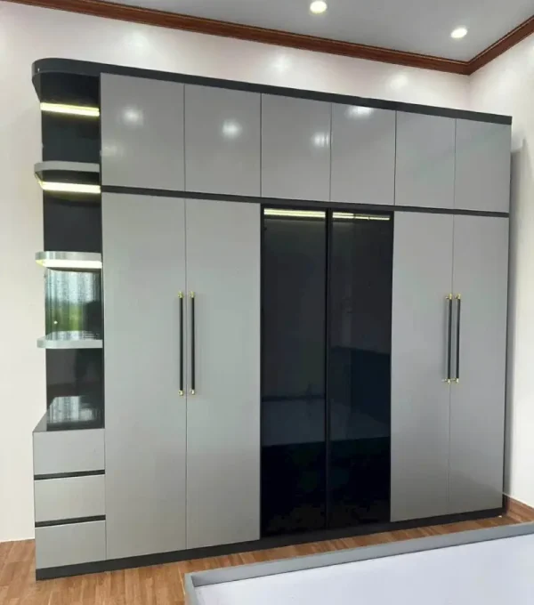 Tủ quần áo nhựa Ecoplast 6 cánh mở kịch trần màu xám ghi kết hợp 2 cánh kính cường lực đen mờ và kệ hông hắt LED tại ngõ 73 Nhật Chiêu Tây Hồ