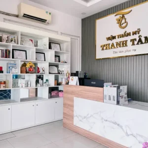 Kệ mỹ phẩm Ecoplast tại spa EC-KMP04